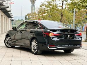 Xe Lexus ES 300h 2022